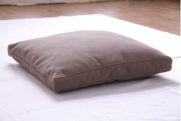 アンティーク雑貨　中古　arflex(アルフレックス)　OLTANO(オルタノ)　スモーキーカラーのクッション(1)