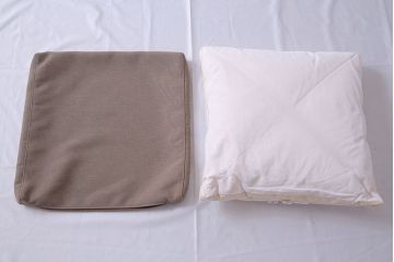 アンティーク雑貨　中古　arflex(アルフレックス)　OLTANO(オルタノ)　スモーキーカラーのクッション(1)