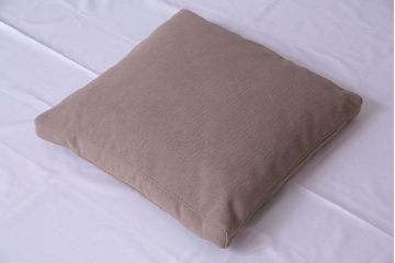 アンティーク雑貨　中古　arflex(アルフレックス)　OLTANO(オルタノ)　スモーキーカラーのクッション(1)