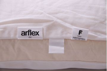 アンティーク雑貨　中古　arflex(アルフレックス)　OLTANO(オルタノ)　スモーキーカラーのクッション(1)