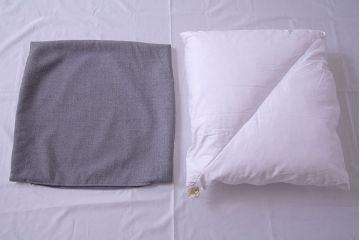 アンティーク雑貨　中古　arflex(アルフレックス)　OLTANO(オルタノ)　スモーキーカラーのクッション(3)