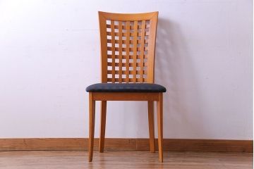 中古　COSTANTINI PIETRO(コスタンチーニ・ピエトロ)　モダンなデザインがおしゃれなダイニングチェア(イス)(1)です。