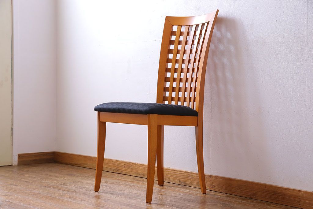 中古　COSTANTINI PIETRO(コスタンチーニ・ピエトロ)　優雅なシルエットのダイニングチェア(イス)(1)