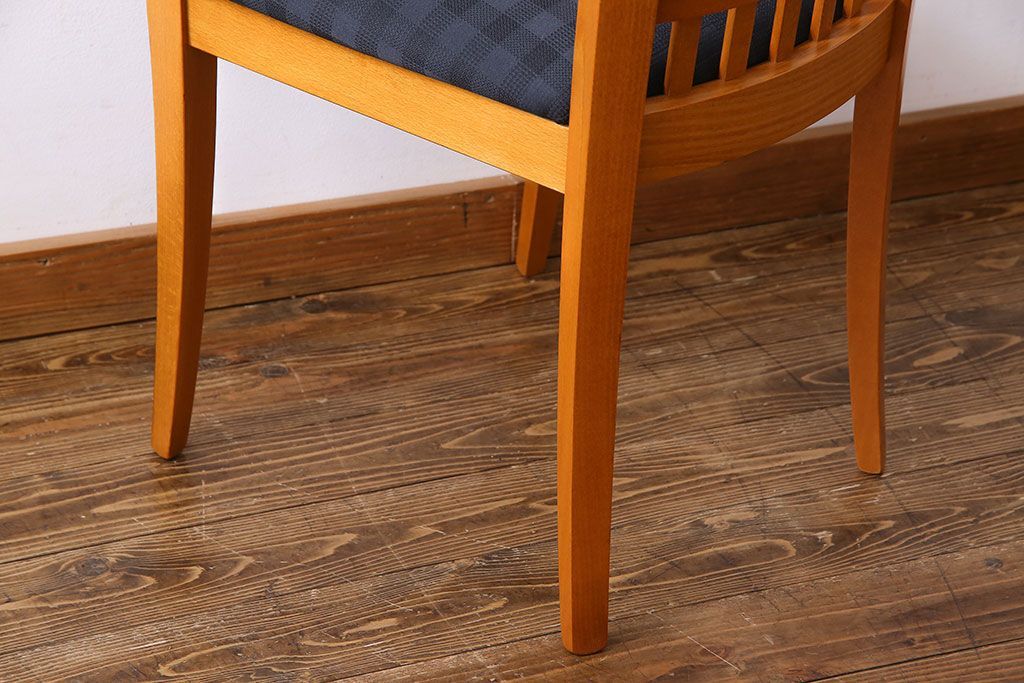 中古　COSTANTINI PIETRO(コスタンチーニ・ピエトロ)　優雅なシルエットのダイニングチェア(イス)(1)