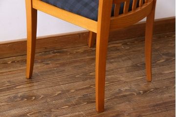 中古　COSTANTINI PIETRO(コスタンチーニ・ピエトロ)　優雅なシルエットのダイニングチェア(イス)(1)