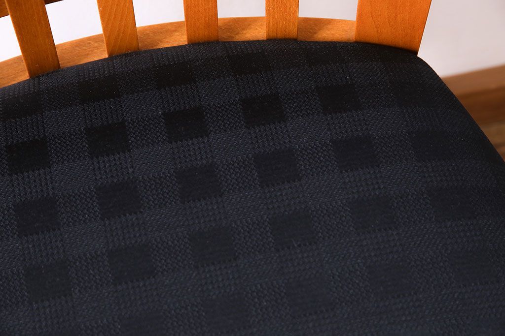 中古　COSTANTINI PIETRO(コスタンチーニ・ピエトロ)　優雅なシルエットのダイニングチェア(イス)(2)