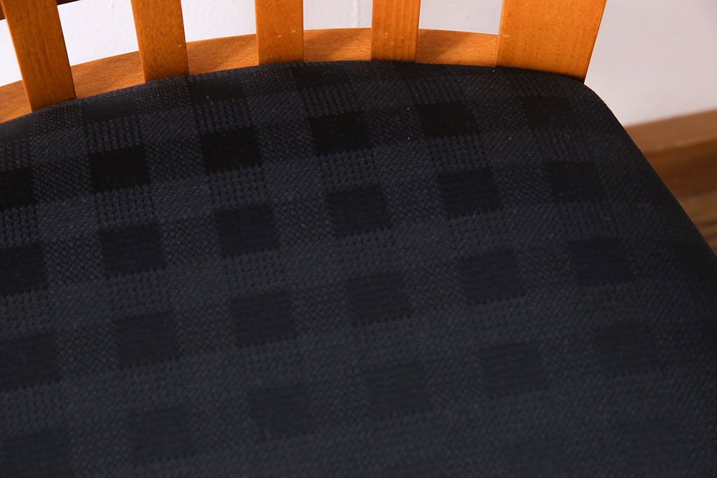 中古　COSTANTINI PIETRO(コスタンチーニ・ピエトロ)　モダンなデザインがおしゃれなダイニングチェア(イス)