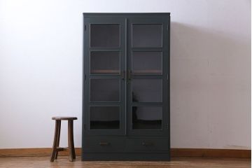 ペイント家具　落ち着いた色合いの扉付き本棚(ブックケース、戸棚、収納棚)