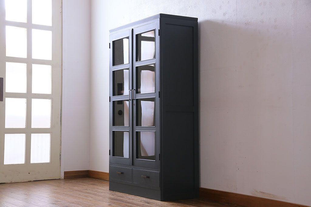 ペイント家具　落ち着いた色合いの扉付き本棚(ブックケース、戸棚、収納棚)