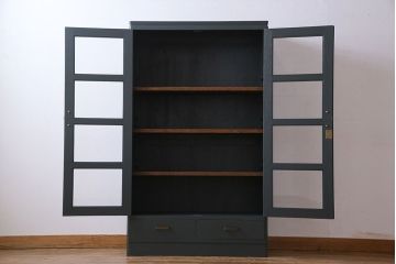 ペイント家具　落ち着いた色合いの扉付き本棚(ブックケース、戸棚、収納棚)