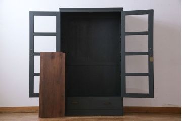 ペイント家具　落ち着いた色合いの扉付き本棚(ブックケース、戸棚、収納棚)