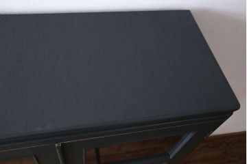 ペイント家具　落ち着いた色合いの扉付き本棚(ブックケース、戸棚、収納棚)