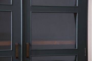 ペイント家具　落ち着いた色合いの扉付き本棚(ブックケース、戸棚、収納棚)