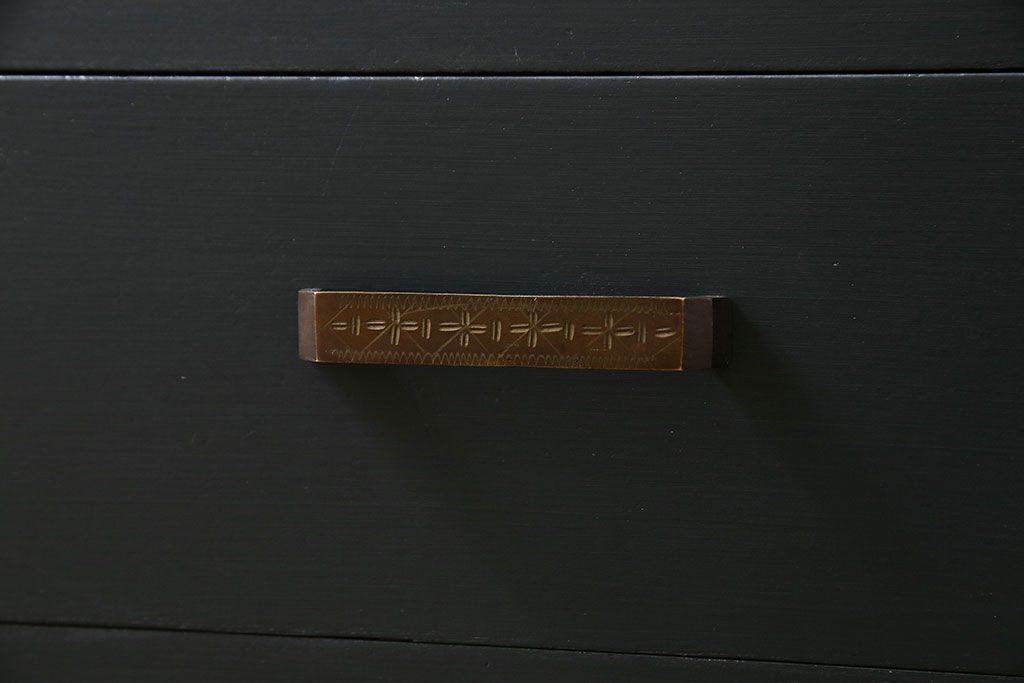 ペイント家具　落ち着いた色合いの扉付き本棚(ブックケース、戸棚、収納棚)