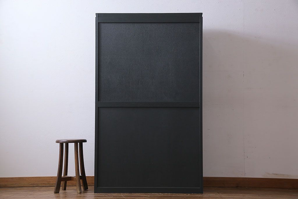 ペイント家具　落ち着いた色合いの扉付き本棚(ブックケース、戸棚、収納棚)