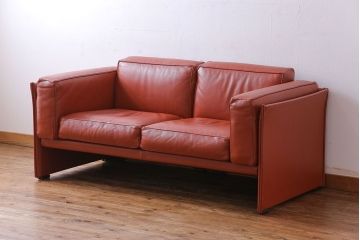 中古　Cassinaixc.(カッシーナイクスシー)　405-2P DUC(デュック) 革製二人掛けソファ(1)(定価約116万円)