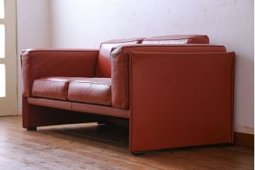 中古　Cassinaixc.(カッシーナイクスシー)　405-2P DUC(デュック) 革製二人掛けソファ(1)(定価約116万円)