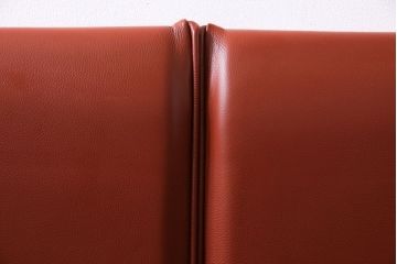 中古　Cassinaixc.(カッシーナイクスシー)　405-2P DUC(デュック) 革製二人掛けソファ(1)(定価約116万円)