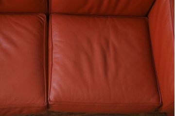 中古　Cassinaixc.(カッシーナイクスシー)　405-2P DUC(デュック) 革製二人掛けソファ(2)(定価約116万円)