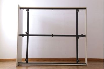 中古　arflex(アルフレックス)　FRUTTA(フルッタ)　曲線とホワイトカラーが美しいダブルベッド(ベッドフレーム)
