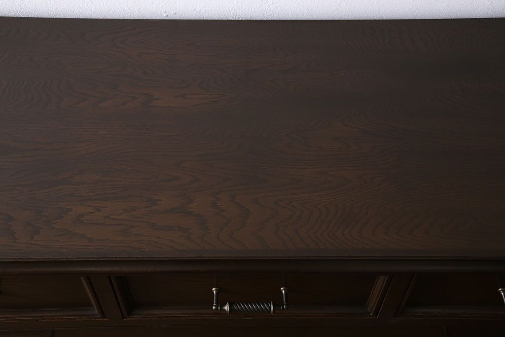 ヴィンテージ家具　ビンテージ　永田良介商店　シックなデザインが魅力的な大型チェスト(引き出し)