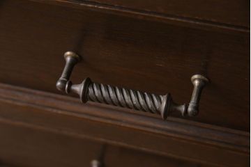 ヴィンテージ家具　ビンテージ　永田良介商店　シックなデザインが魅力的な大型チェスト(引き出し)