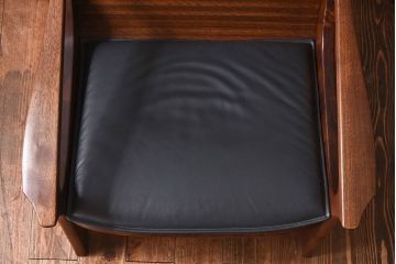 中古美品　大原一徳　牛革使用!ウォールナット材の上質なパーソナルチェア(椅子、イス)(定価約17万円)