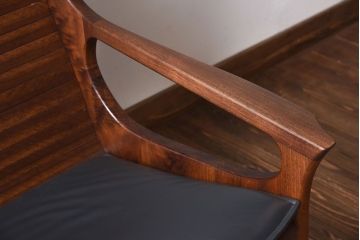 中古美品　大原一徳　牛革使用!ウォールナット材の上質なパーソナルチェア(椅子、イス)(定価約17万円)