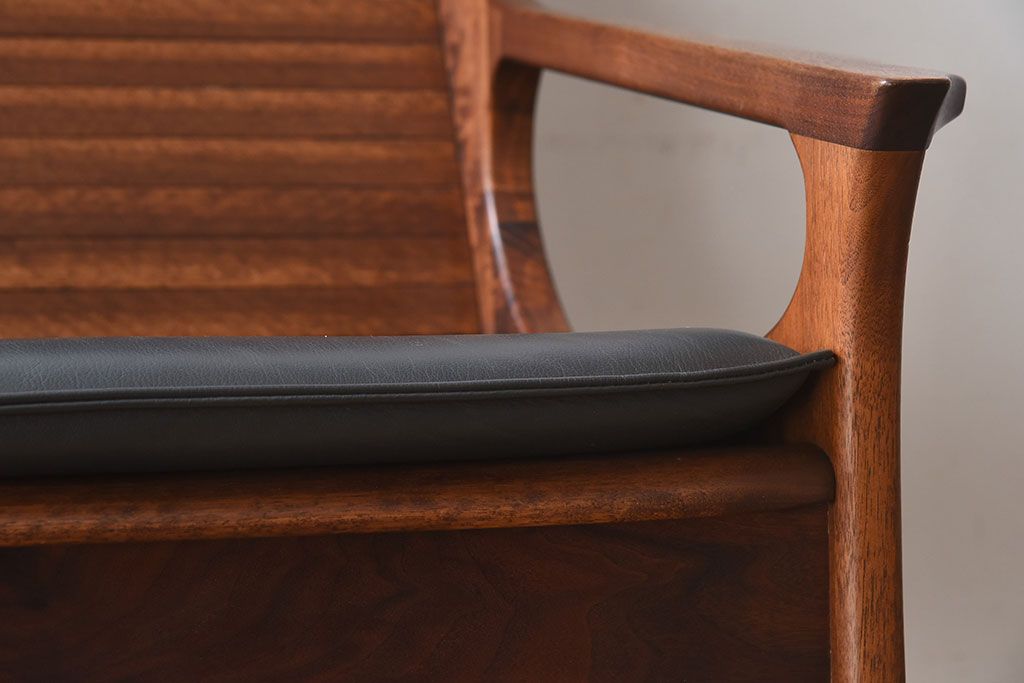中古美品　大原一徳　牛革使用!ウォールナット材の上質なパーソナルチェア(椅子、イス)(定価約17万円)