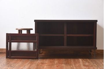 レトロ家具　和製アンティーク　美しいレトロガラスが目を惹く鉄脚付き箪笥ローボード(ローチェスト、テレビボード)