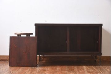 レトロ家具　和製アンティーク　美しいレトロガラスが目を惹く鉄脚付き箪笥ローボード(ローチェスト、テレビボード)