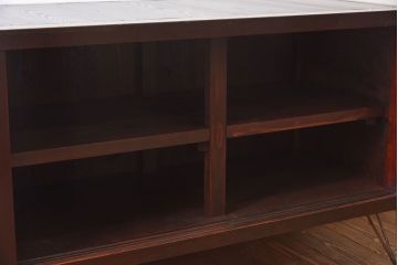 レトロ家具　和製アンティーク　美しいレトロガラスが目を惹く鉄脚付き箪笥ローボード(ローチェスト、テレビボード)