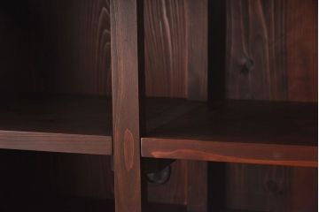 レトロ家具　和製アンティーク　美しいレトロガラスが目を惹く鉄脚付き箪笥ローボード(ローチェスト、テレビボード)