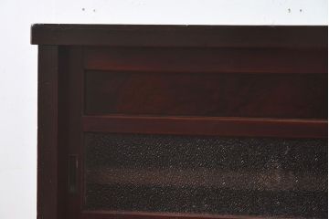 レトロ家具　和製アンティーク　美しいレトロガラスが目を惹く鉄脚付き箪笥ローボード(ローチェスト、テレビボード)