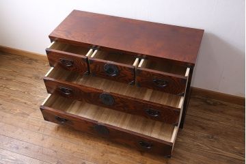 中古美品　伝統民芸家具　岩谷堂　あられ紋様が存在感を引き立てる衣装箪笥(サイドボード、キャビネット)(定価約32万円)