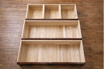 中古美品　伝統民芸家具　岩谷堂　あられ紋様が存在感を引き立てる衣装箪笥(サイドボード、キャビネット)(定価約32万円)