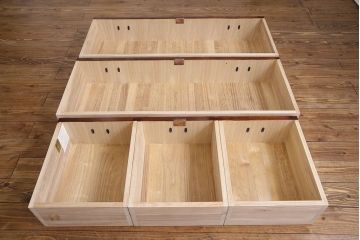 中古美品　伝統民芸家具　岩谷堂　あられ紋様が存在感を引き立てる衣装箪笥(サイドボード、キャビネット)(定価約32万円)