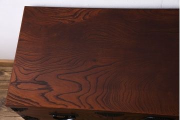 中古美品　伝統民芸家具　岩谷堂　あられ紋様が存在感を引き立てる衣装箪笥(サイドボード、キャビネット)(定価約32万円)