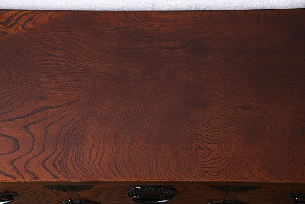 中古美品　伝統民芸家具　岩谷堂　あられ紋様が存在感を引き立てる衣装箪笥(サイドボード、キャビネット)(定価約32万円)