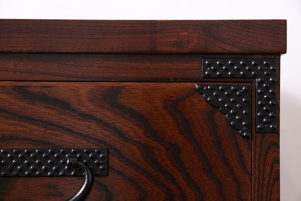 中古美品　伝統民芸家具　岩谷堂　あられ紋様が存在感を引き立てる衣装箪笥(サイドボード、キャビネット)(定価約32万円)