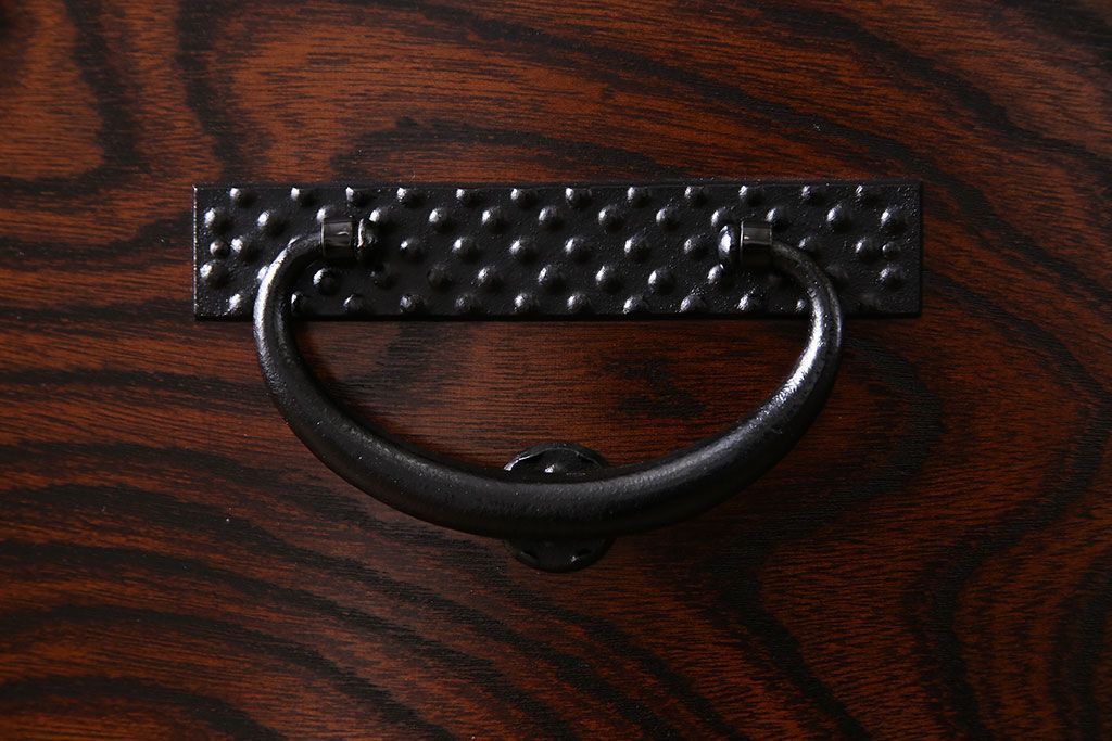 中古美品　伝統民芸家具　岩谷堂　あられ紋様が存在感を引き立てる衣装箪笥(サイドボード、キャビネット)(定価約32万円)