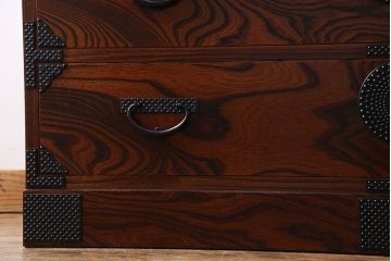 中古美品　伝統民芸家具　岩谷堂　あられ紋様が存在感を引き立てる衣装箪笥(サイドボード、キャビネット)(定価約32万円)