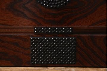 中古美品　伝統民芸家具　岩谷堂　あられ紋様が存在感を引き立てる衣装箪笥(サイドボード、キャビネット)(定価約32万円)