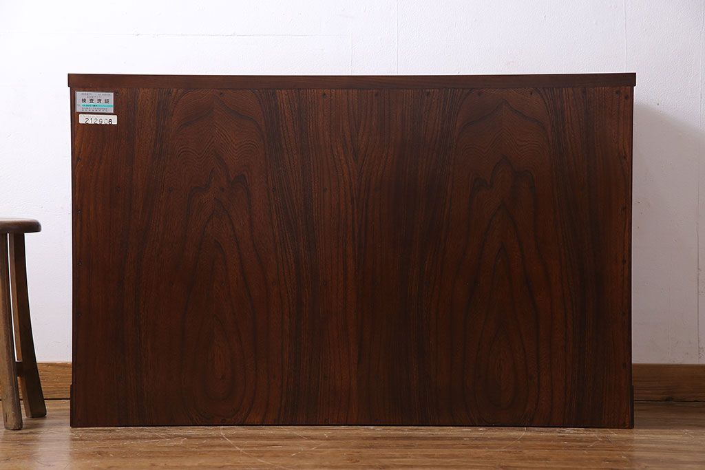 中古美品　伝統民芸家具　岩谷堂　あられ紋様が存在感を引き立てる衣装箪笥(サイドボード、キャビネット)(定価約32万円)