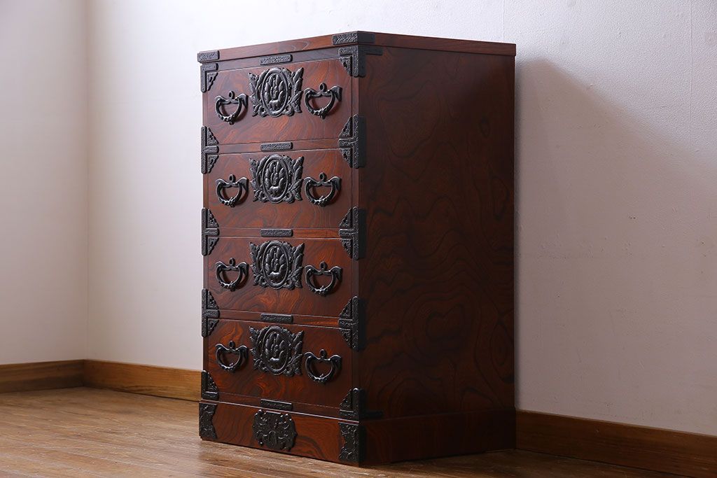 中古美品　伝統民芸家具　岩谷堂箪笥　小振りな大きさが魅力的なチェスト(サイドチェスト、引き出し)(定価約28万円)