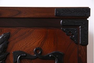 中古美品　伝統民芸家具　岩谷堂箪笥　小振りな大きさが魅力的なチェスト(サイドチェスト、引き出し)(定価約28万円)