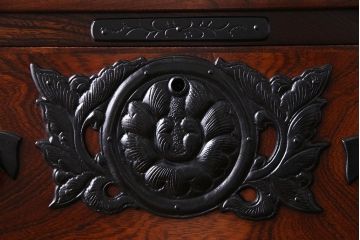 中古美品　伝統民芸家具　岩谷堂箪笥　小振りな大きさが魅力的なチェスト(サイドチェスト、引き出し)(定価約28万円)