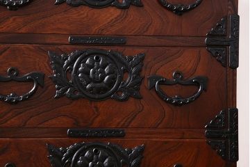 中古美品　伝統民芸家具　岩谷堂箪笥　小振りな大きさが魅力的なチェスト(サイドチェスト、引き出し)(定価約28万円)