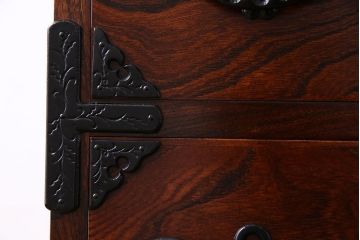 中古美品　伝統民芸家具　岩谷堂箪笥　小振りな大きさが魅力的なチェスト(サイドチェスト、引き出し)(定価約28万円)