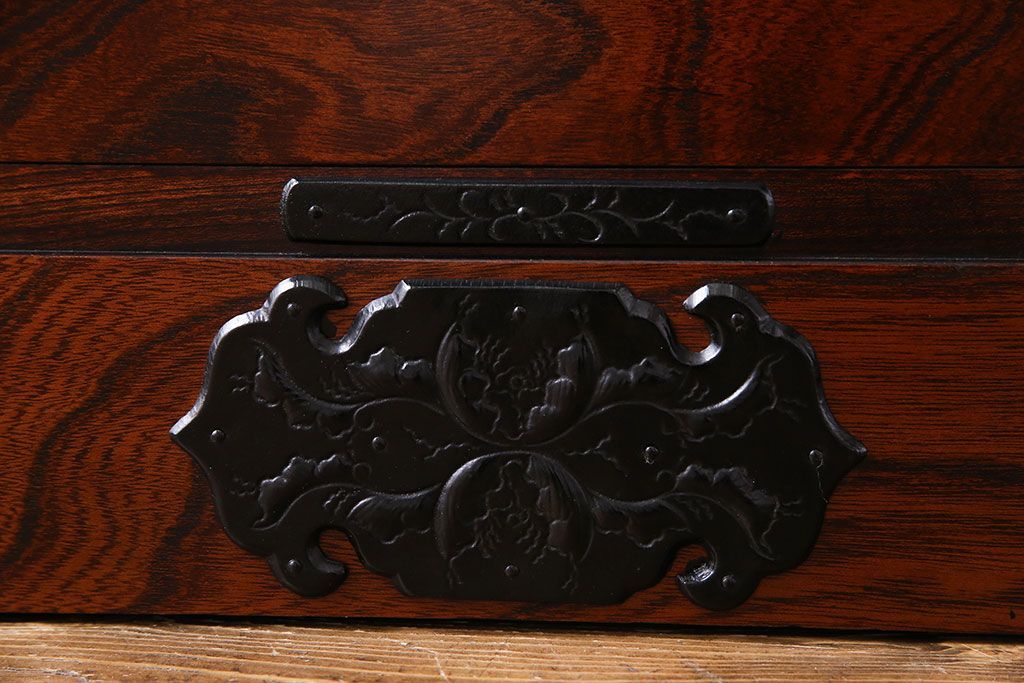 中古美品　伝統民芸家具　岩谷堂箪笥　小振りな大きさが魅力的なチェスト(サイドチェスト、引き出し)(定価約28万円)